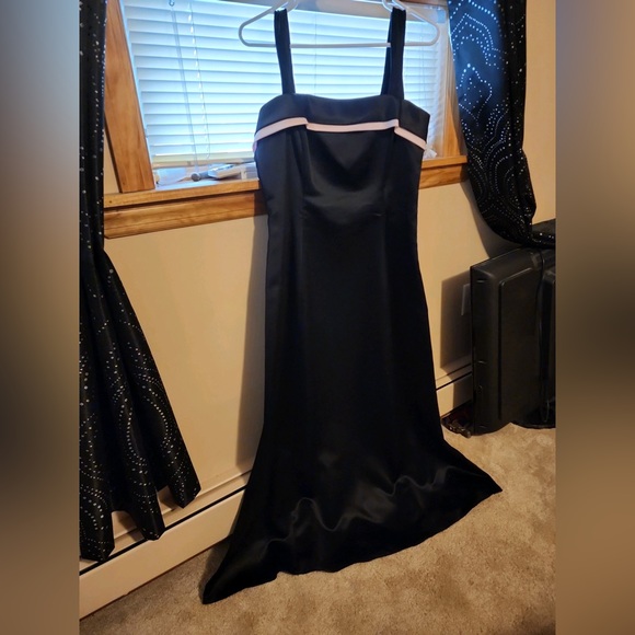 Dress - Picture 1 of 3